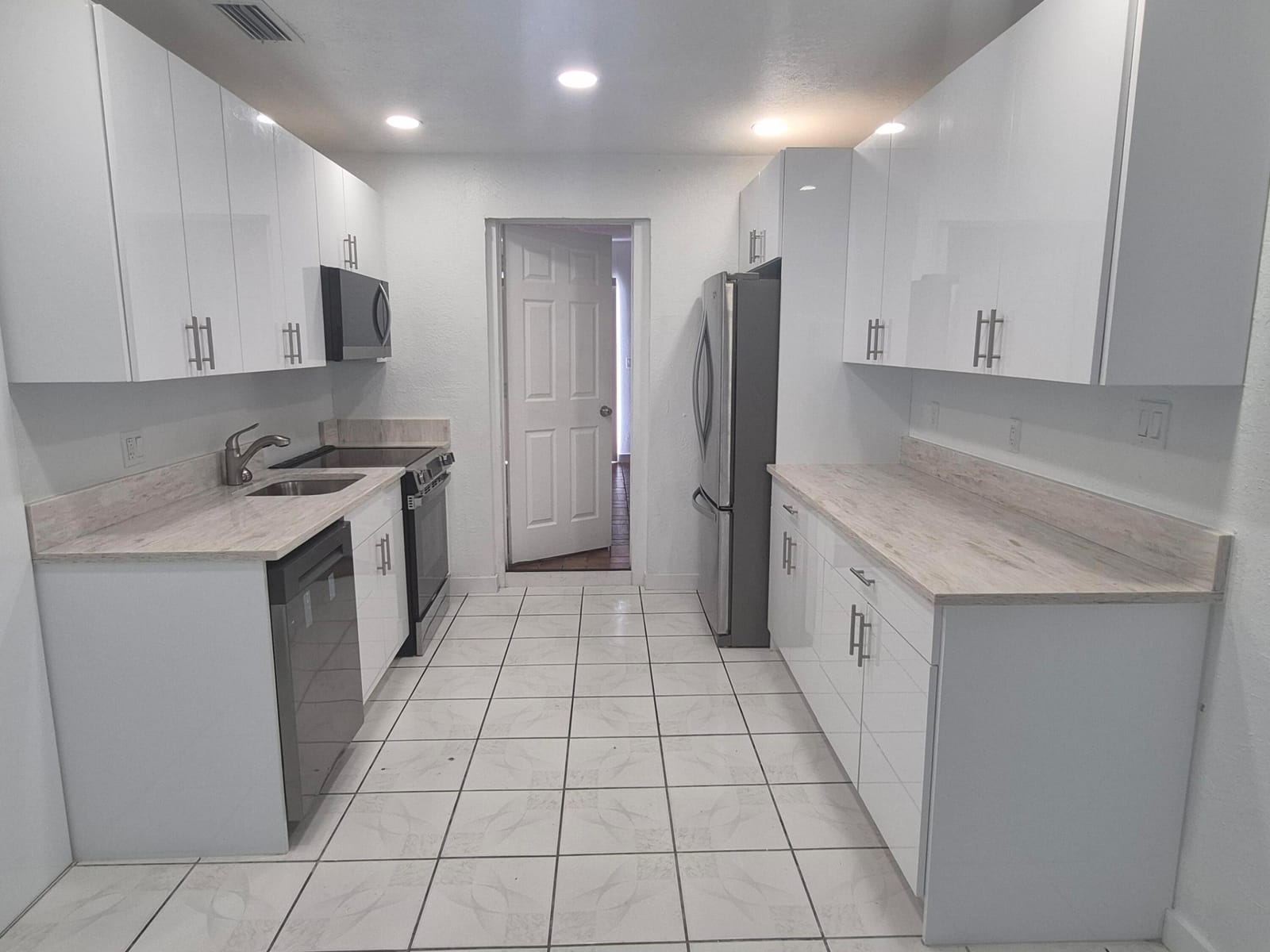 432 FOREST HILL Boulevard — photo 12