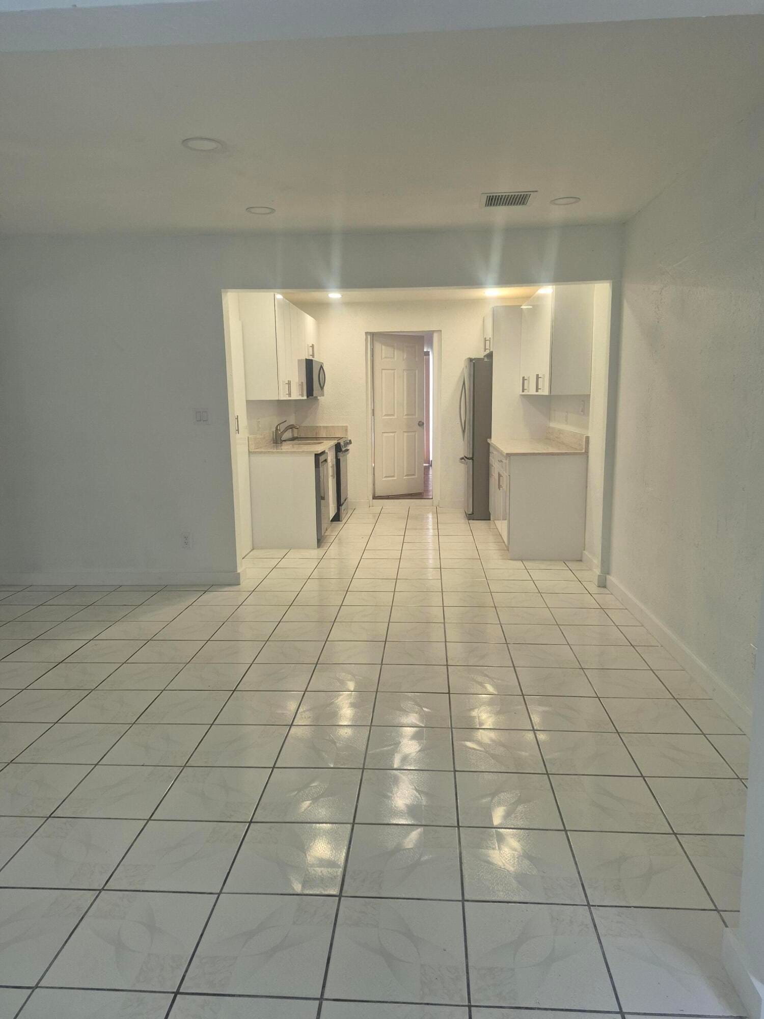 432 FOREST HILL Boulevard — photo 3