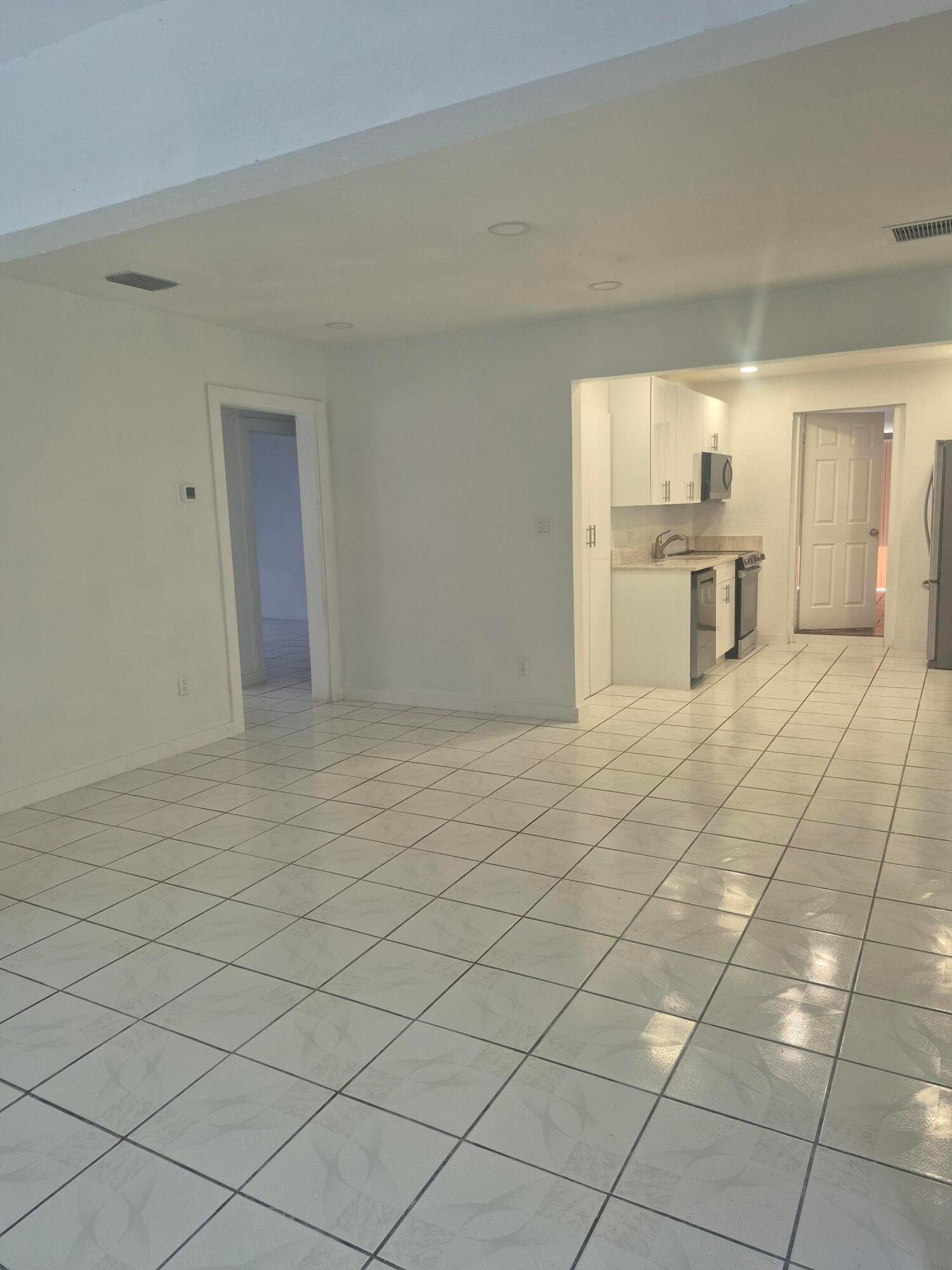 432 FOREST HILL Boulevard — photo 4