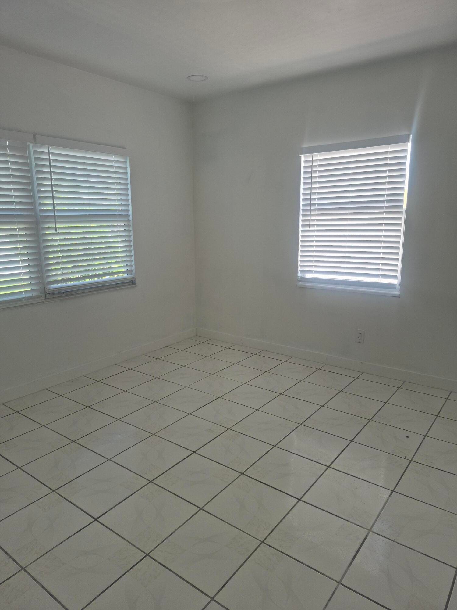 432 FOREST HILL Boulevard — photo 5