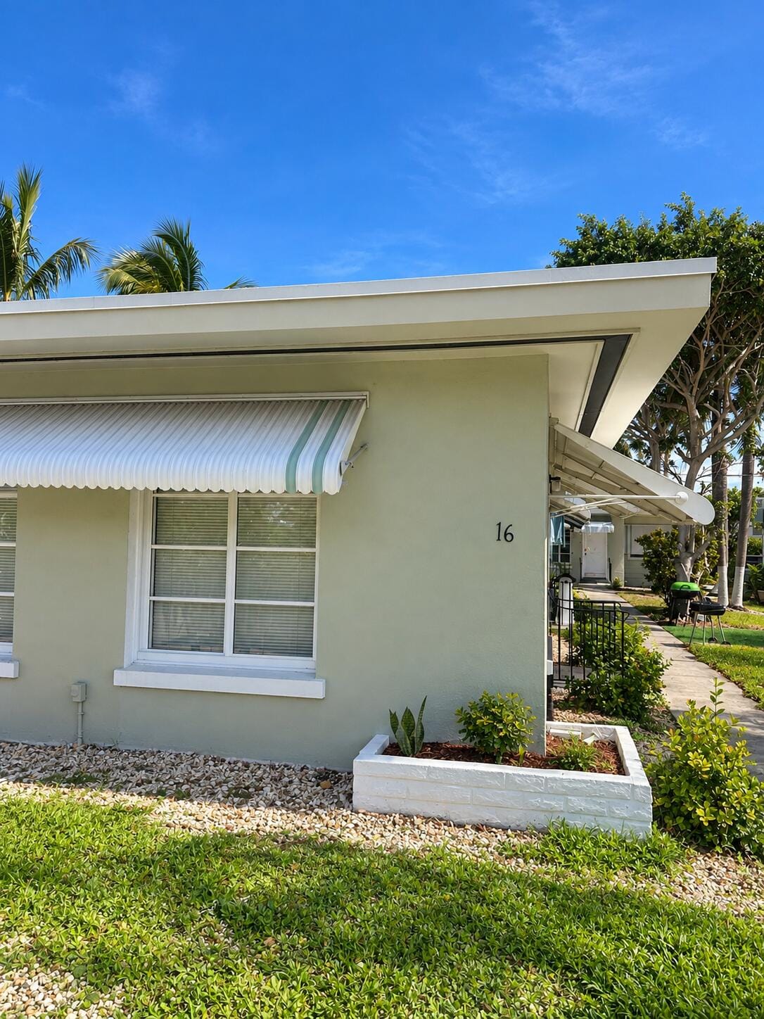 1 bedroom home for sale at 16 OCEAN BREEZE, Lake Worth Beach, FL 33460 — $1,800