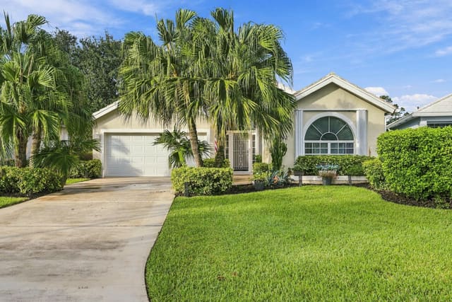 442 SW Fairway Vista, Port St. Lucie, FL 34986