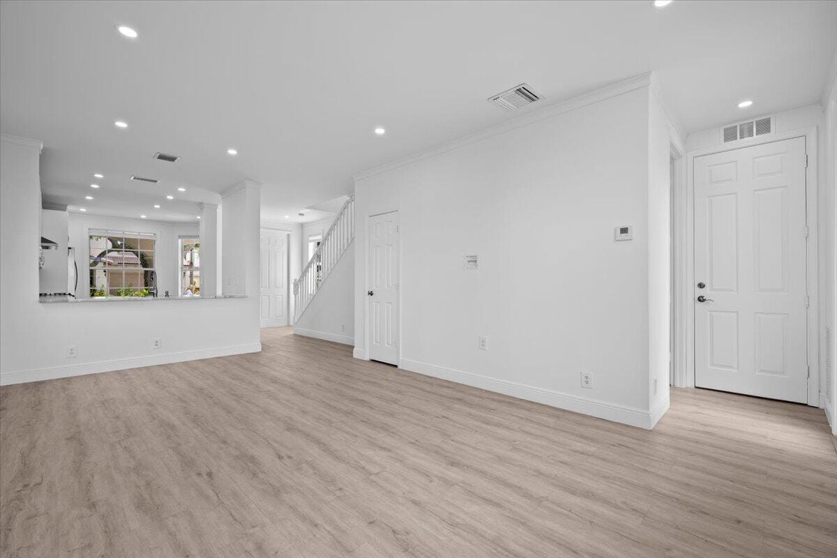 651 Castle Drive — photo 12