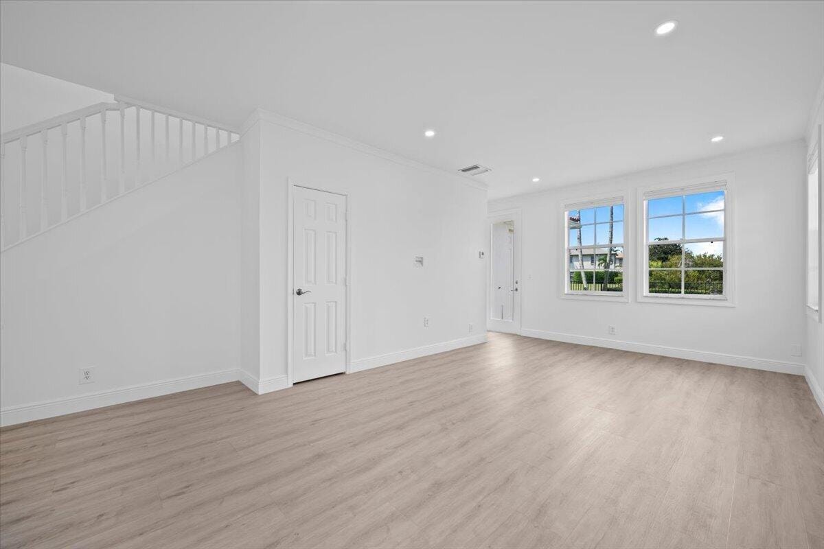 651 Castle Drive — photo 8