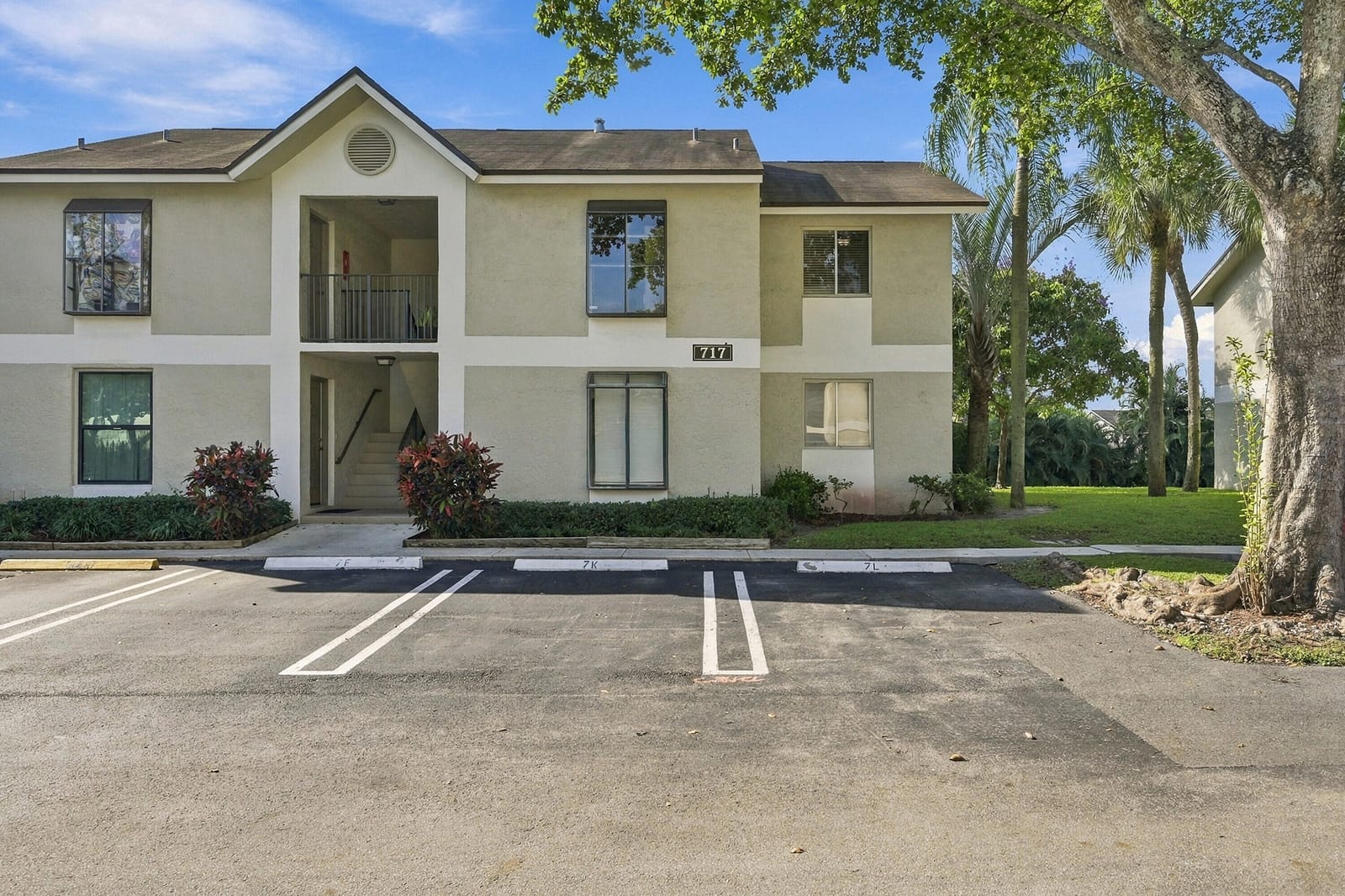 717 Gardens Drive 206 — photo 3