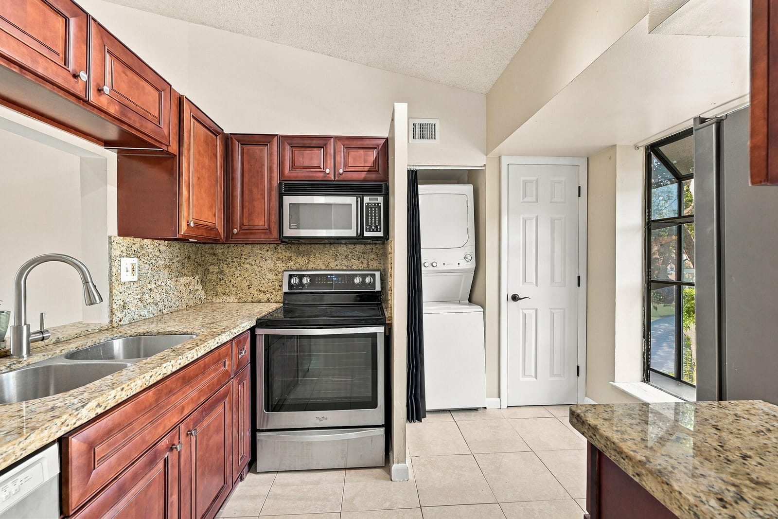 717 Gardens Drive 206 — photo 4