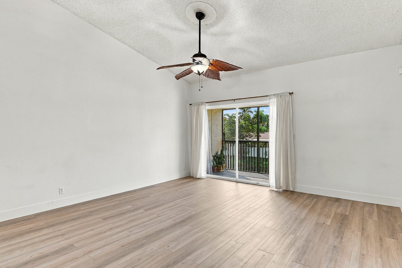 717 Gardens Drive 206 — photo 5