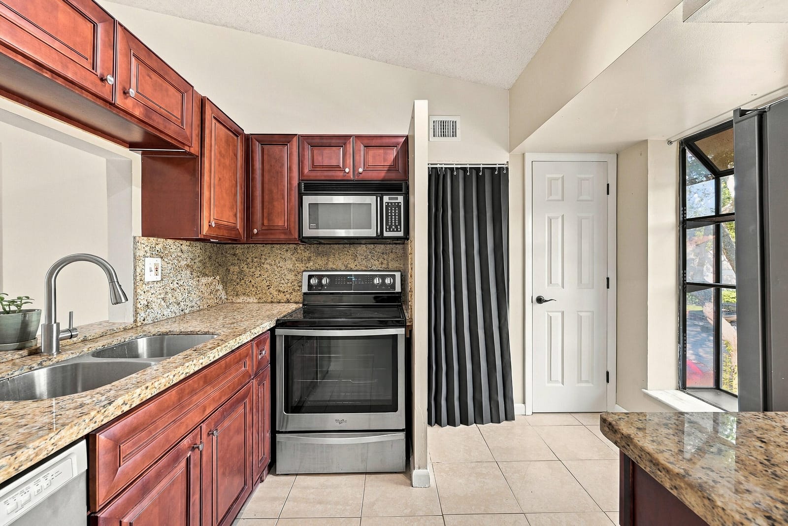 717 Gardens Drive 206 — photo 7