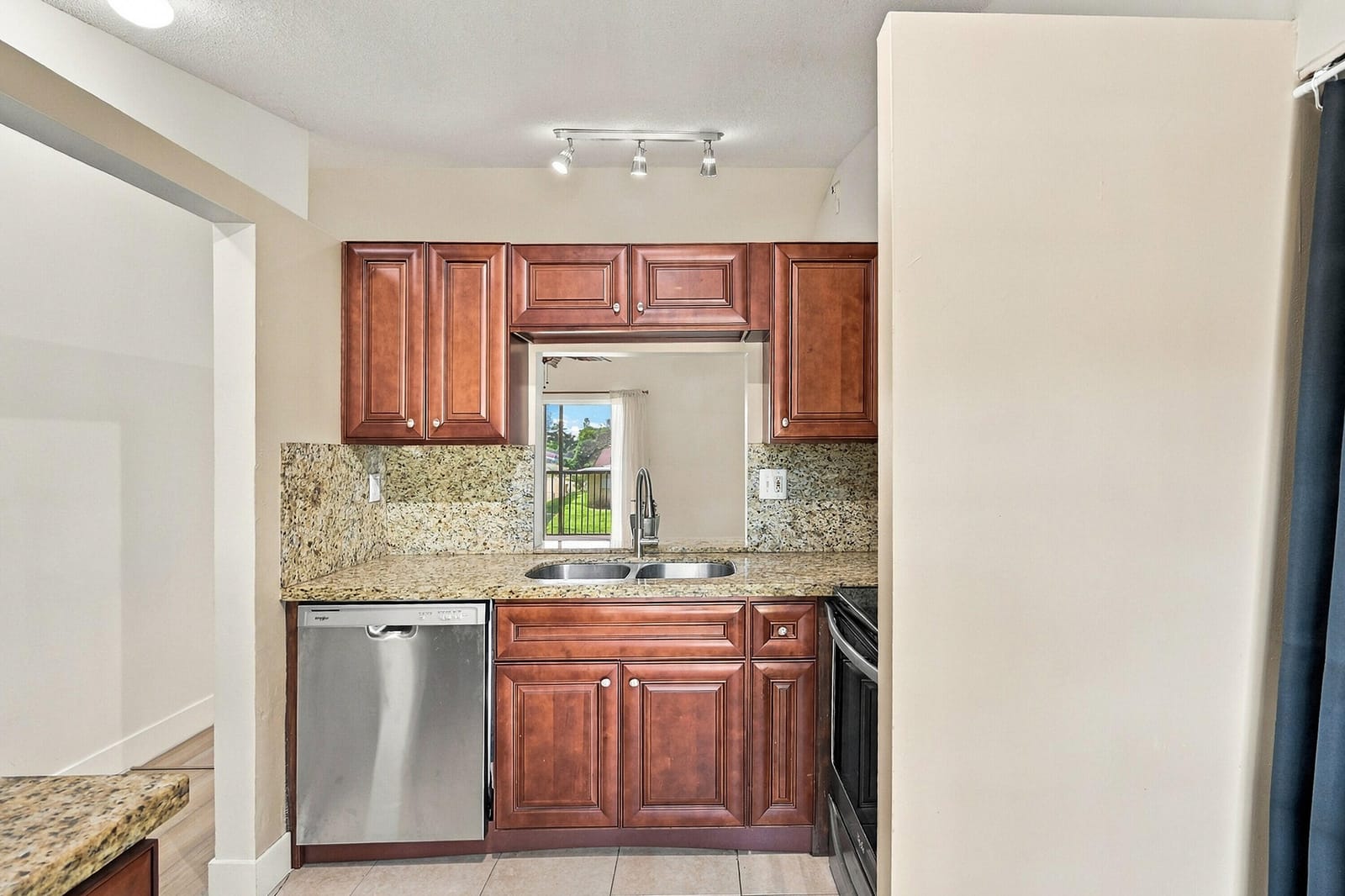 717 Gardens Drive 206 — photo 8
