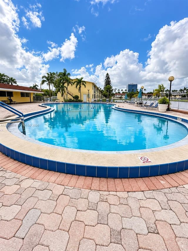 2800 NE 203rd Street 3, Aventura, FL 33180