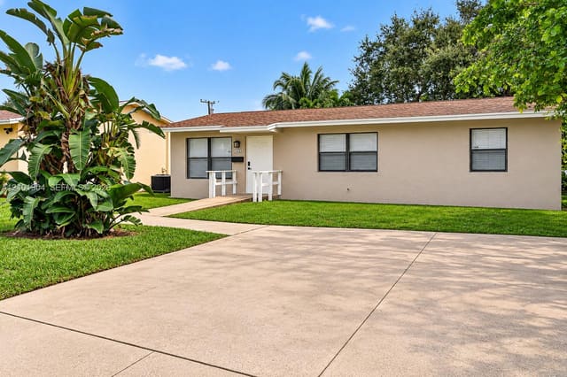 1422 S N Street, Lake Worth, FL 33460