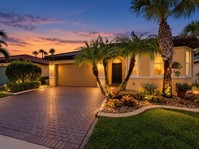 11907 SW Crestwood Circle, Port St. Lucie, FL 34987