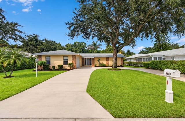 9881 SE LITTLE CLUB Way N, Jupiter, FL 33469