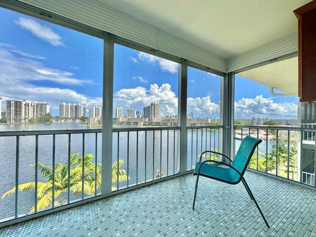 2861 Leonard Drive F605, Aventura, FL 33160