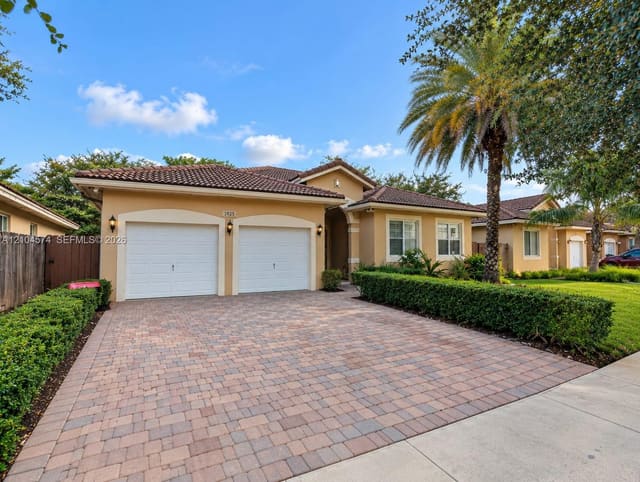 1025 NE 16th Avenue, Homestead, FL 33033