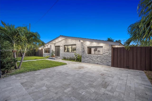 20930 NE 26th Avenue, Miami, FL 33180