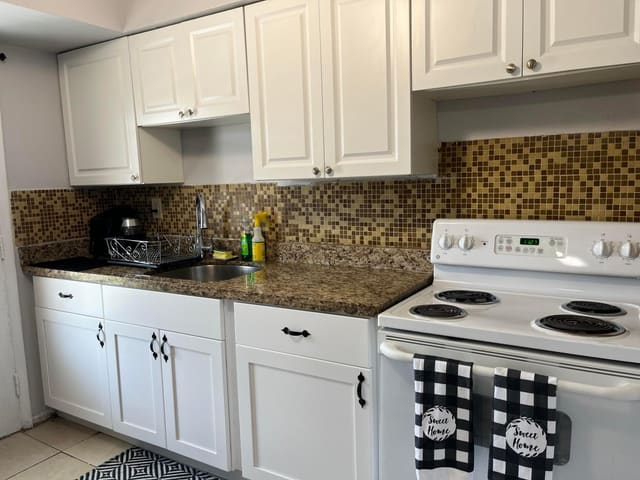 2285 NE 172nd Street 13, North Miami Beach, FL 33160