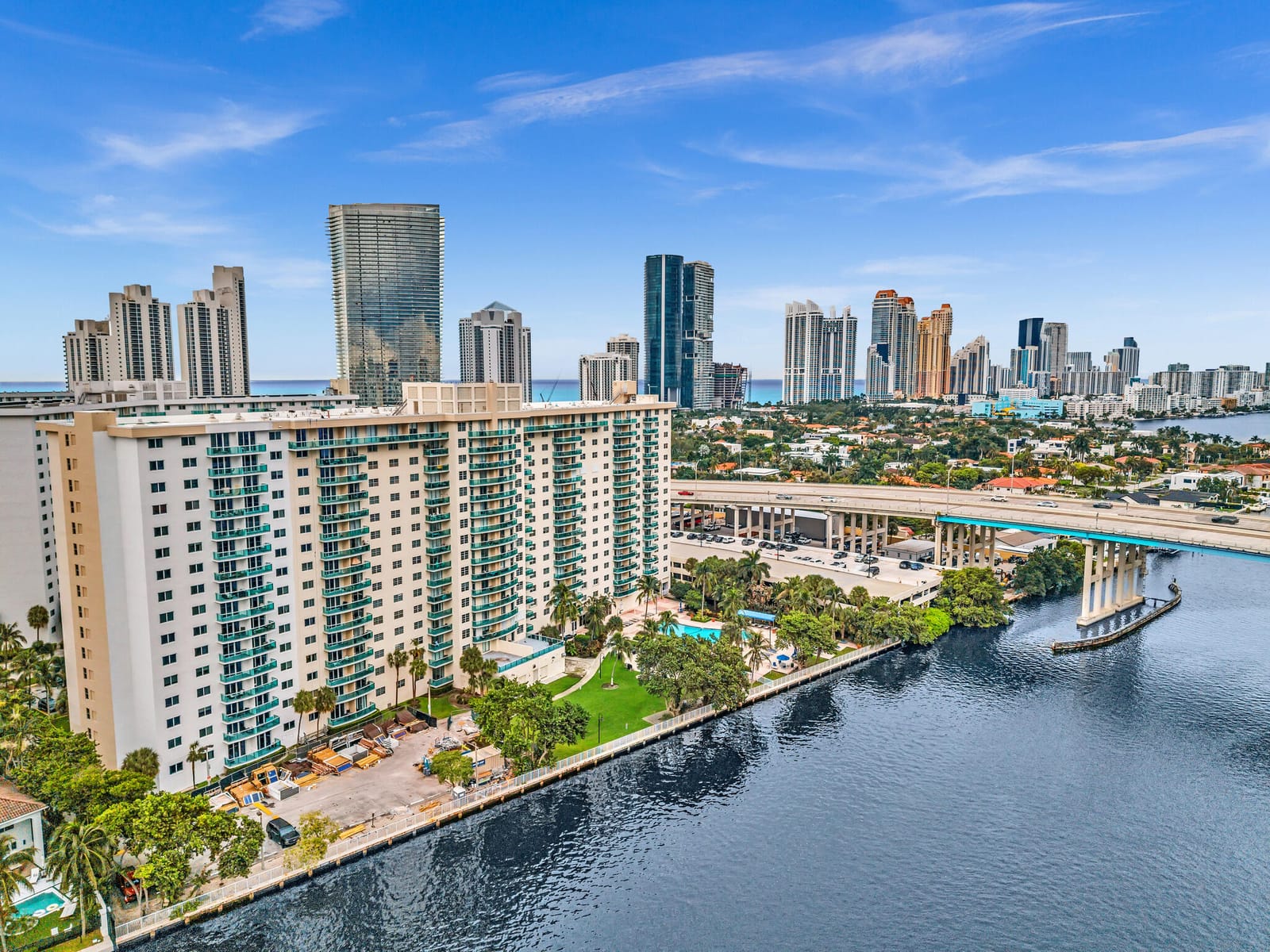 19390 COLLINS Avenue PH-6