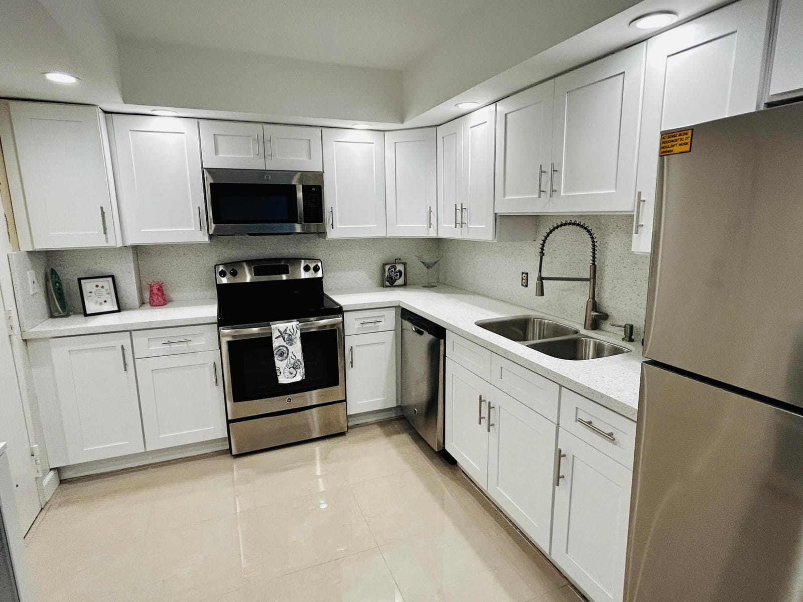 437 GOLDEN ISLES Drive 7G, Hallandale Beach, FL 33009 photo 3