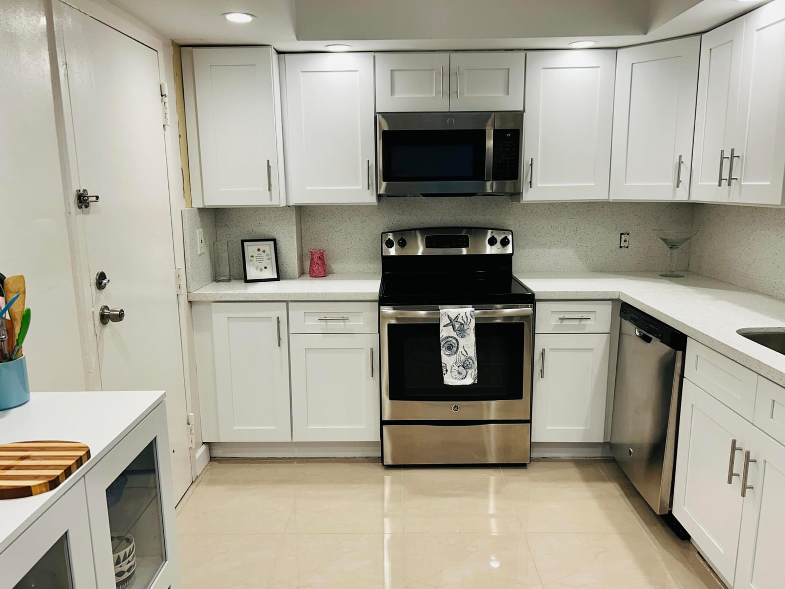 437 GOLDEN ISLES Drive 7G, Hallandale Beach, FL 33009 photo 4