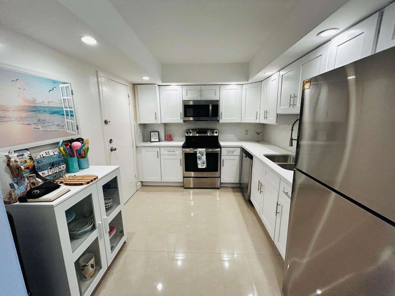 437 GOLDEN ISLES Drive 7G, Hallandale Beach, FL 33009 photo 5
