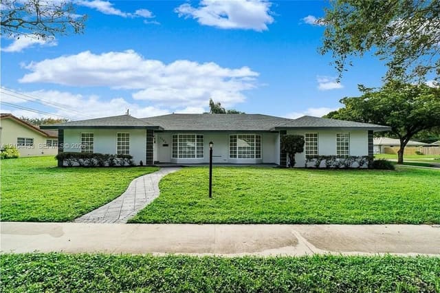 7380 NW 9th Street, Plantation, FL 33317