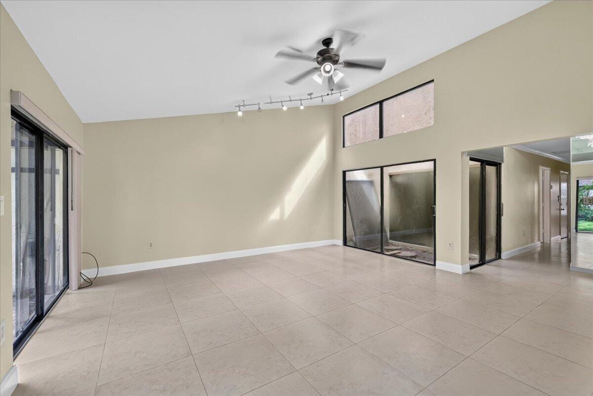 572 SW 28TH Avenue — photo 11