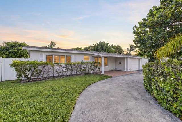 300 SE 11TH Court, Deerfield Beach, FL 33441
