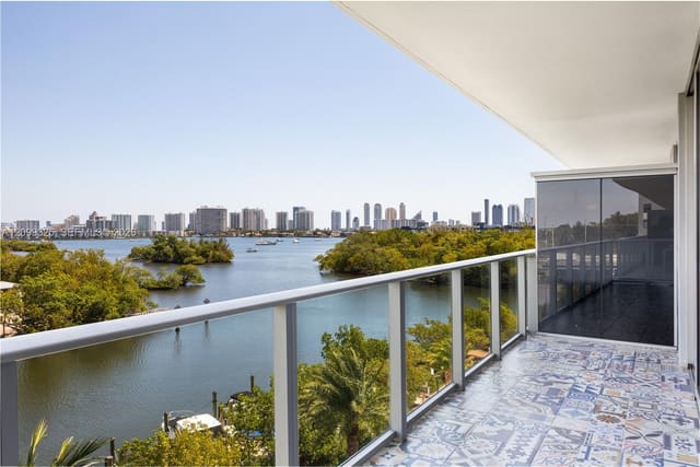 16385 Biscayne Boulevard 506, North Miami Beach, FL 33160