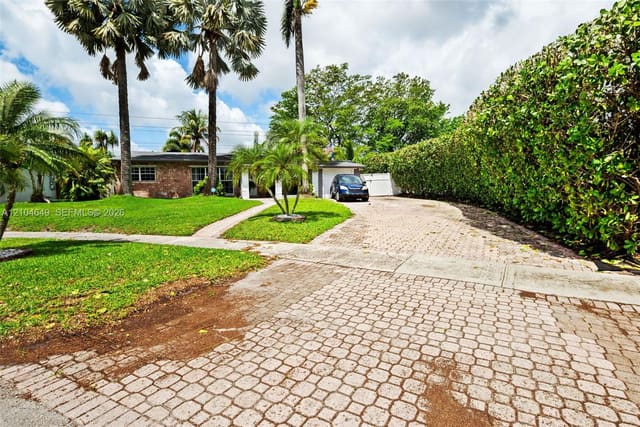 911 SW 51st Avenue, Plantation, FL 33317