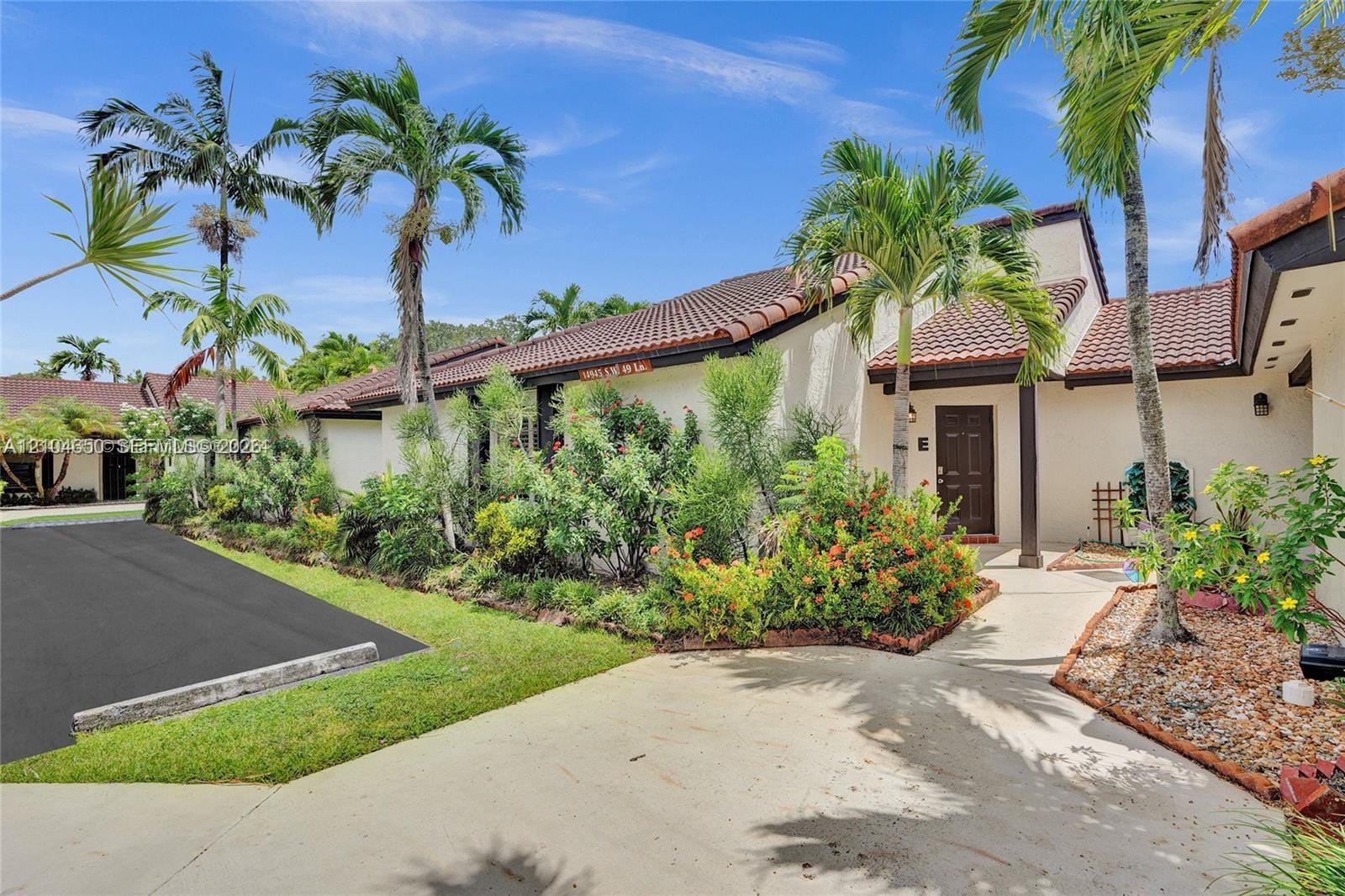 14945 SW 49th Lane 6E — photo 4