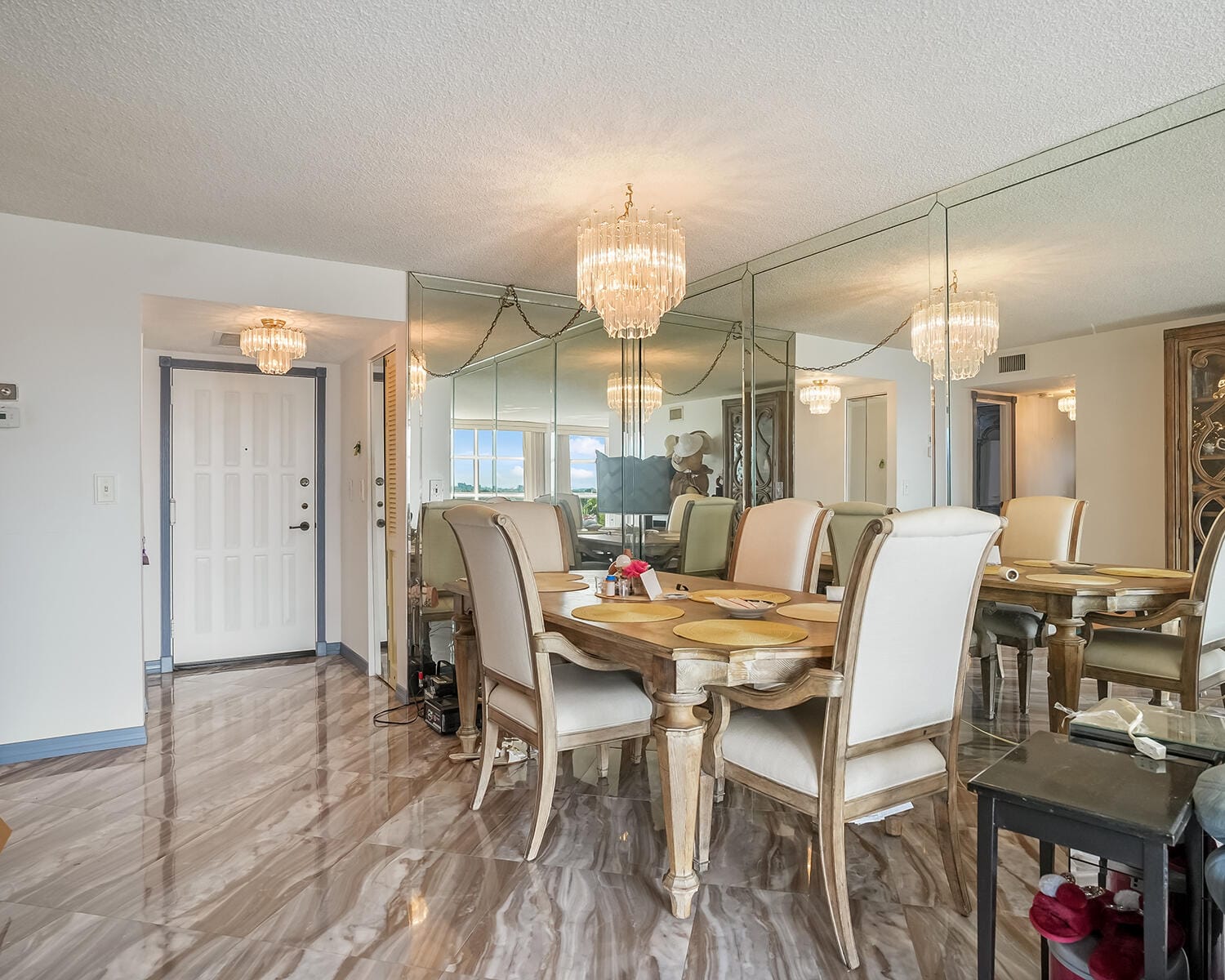 600 PARKVIEW Drive 703 — photo 2