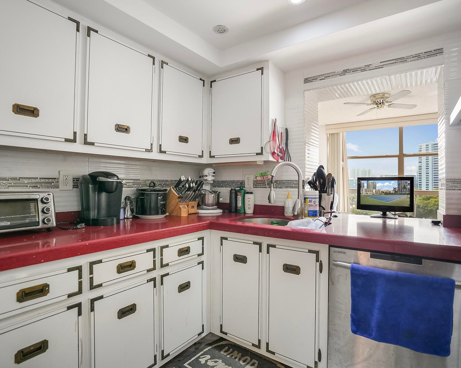 600 PARKVIEW Drive 703 — photo 11