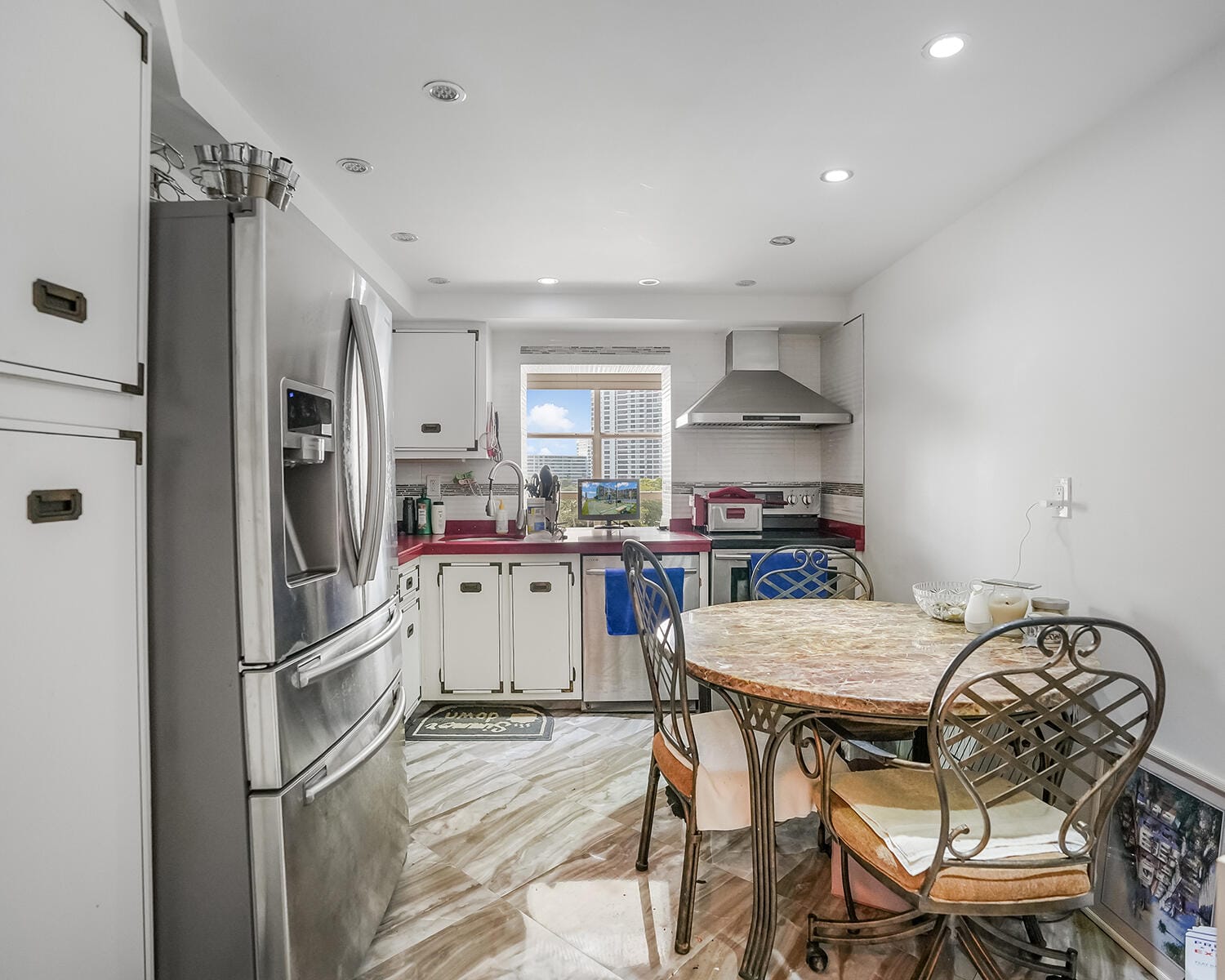 600 PARKVIEW Drive 703 — photo 3