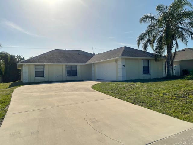 6911 NW Dorothy Street, Port St. Lucie, FL 34983