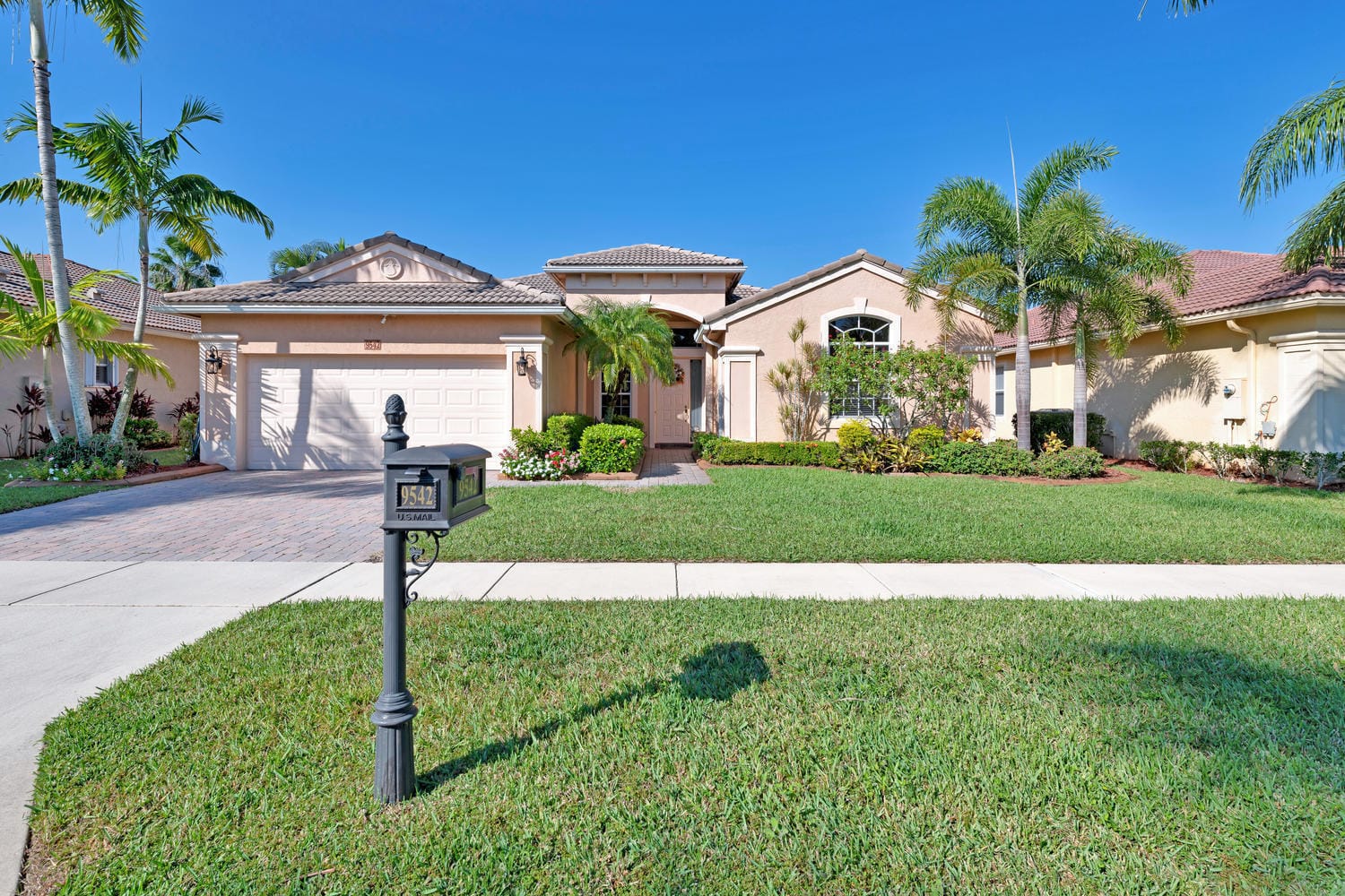 9542 Lantern Bay Circle — photo 2