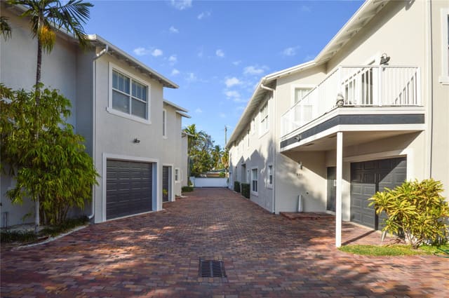 271 SE 22nd Street, Fort Lauderdale, FL 33316