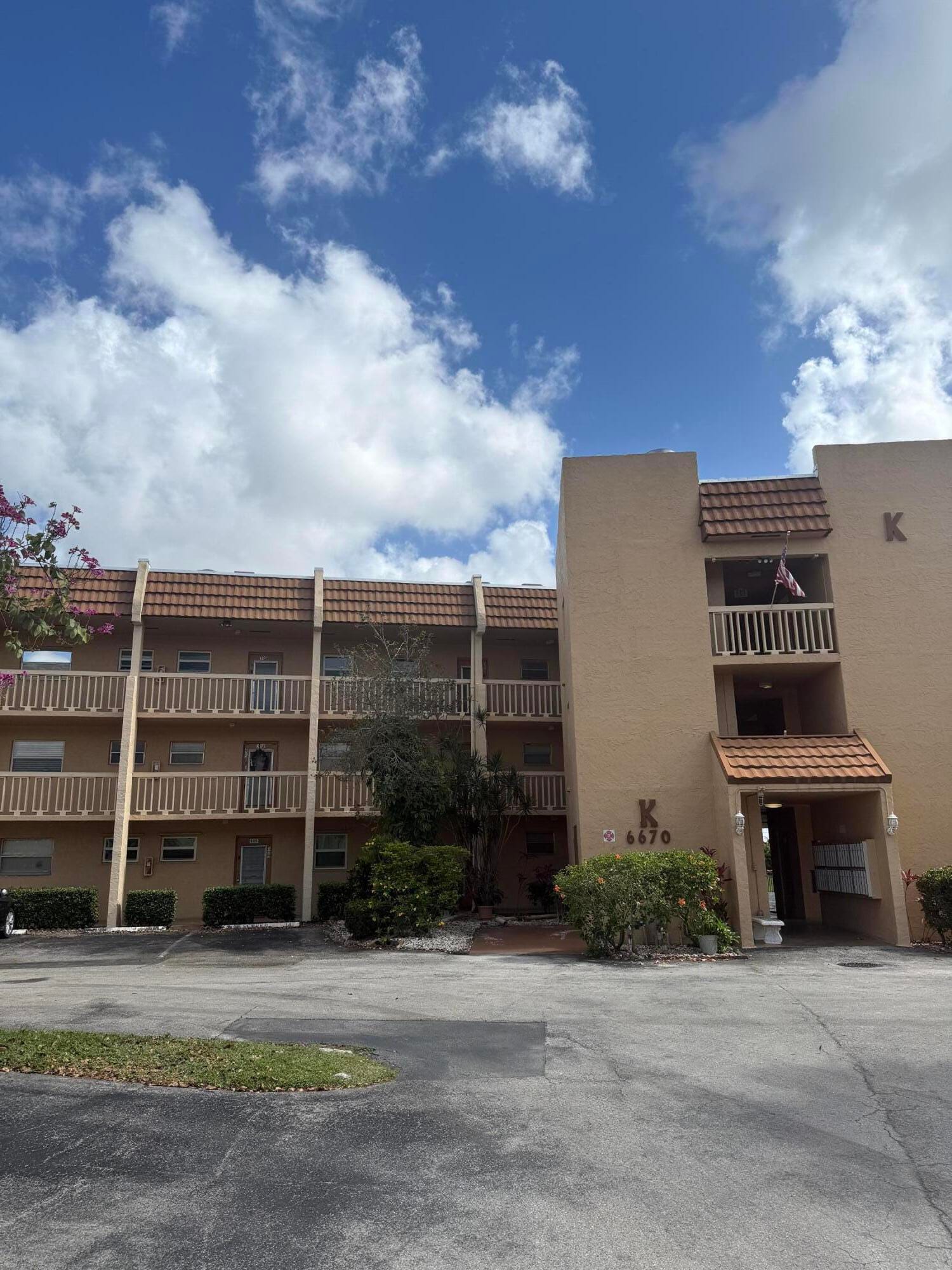 1 bedroom home for sale at 6670 ROYAL PALM, Margate, FL 33063 — $1,250
