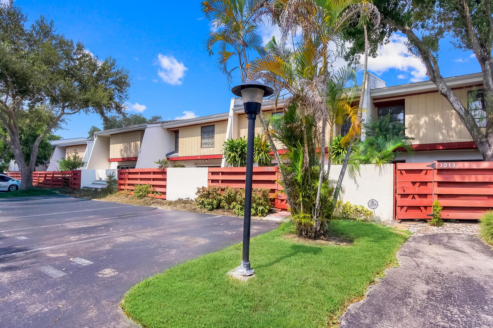 3015 OAKTREE Lane Unit 277, Hollywood, FL 33021
