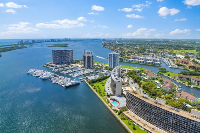 122 Lakeshore Drive G40, North Palm Beach, FL 33408