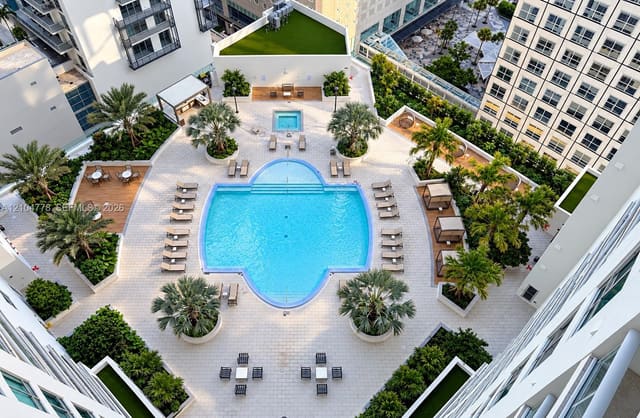 300 S Biscayne Boulevard T-2407, Miami, FL 33131