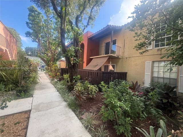 10762 N Kendall Drive I16, Miami, FL 33176
