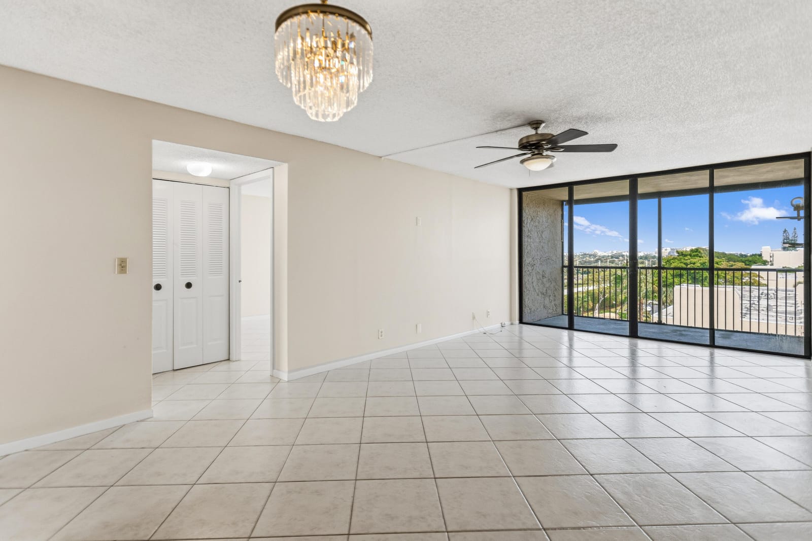 17 Royal Palm Way 6010 — photo 11