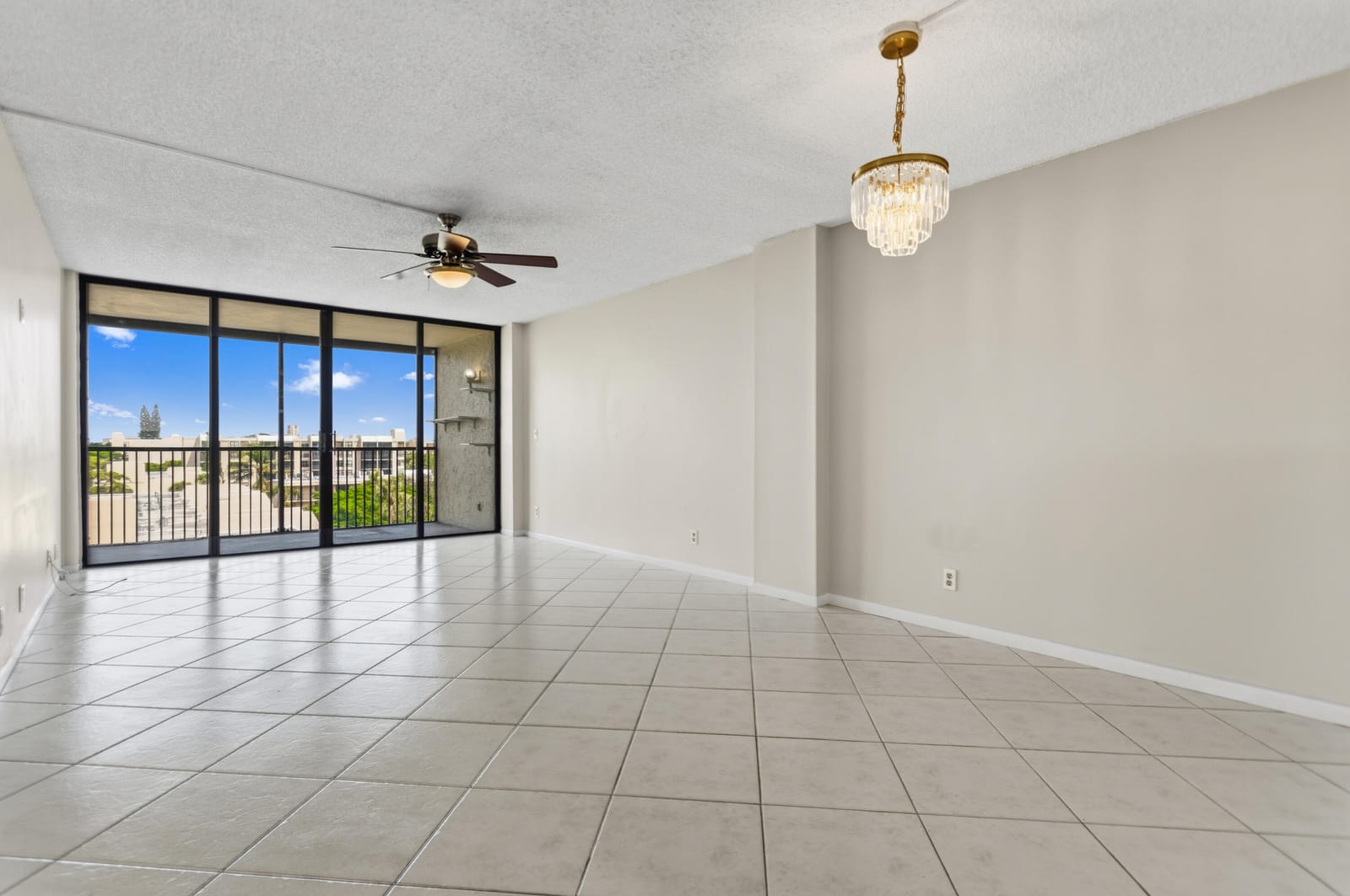 17 Royal Palm Way 6010 — photo 12