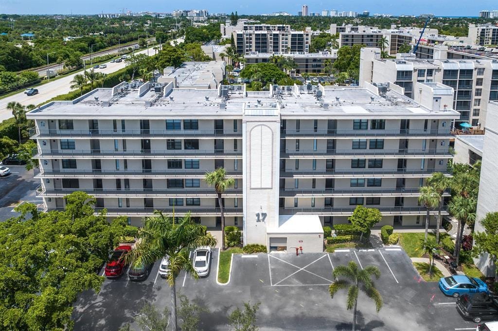 17 Royal Palm Way 6010 — photo 3
