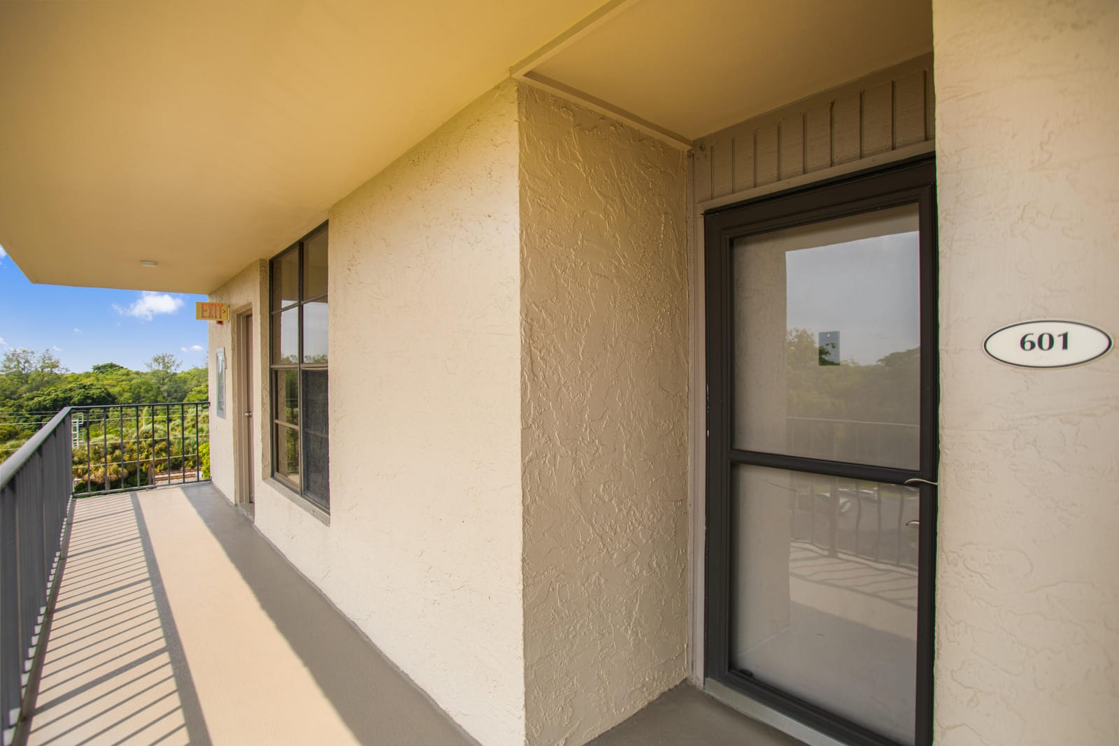 17 Royal Palm Way 6010 — photo 4