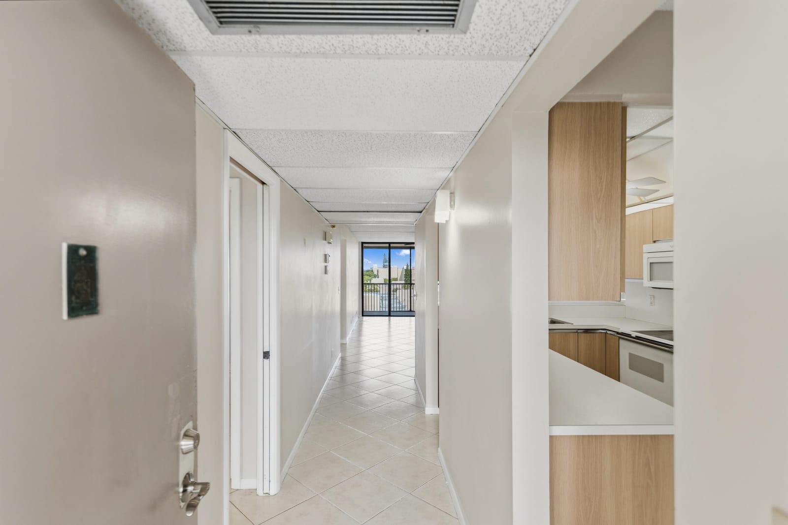 17 Royal Palm Way 6010 — photo 5