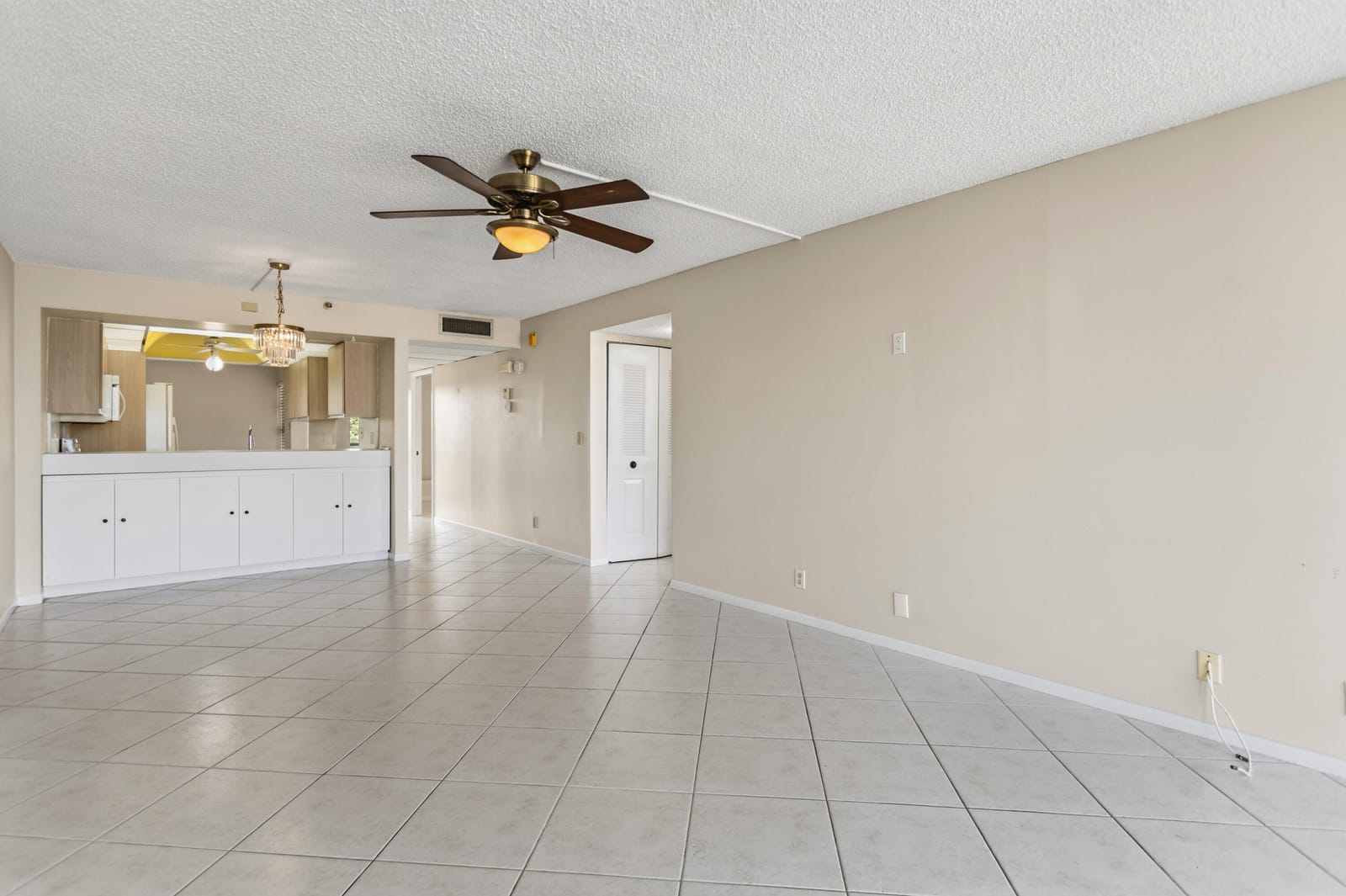 17 Royal Palm Way 6010 — photo 9