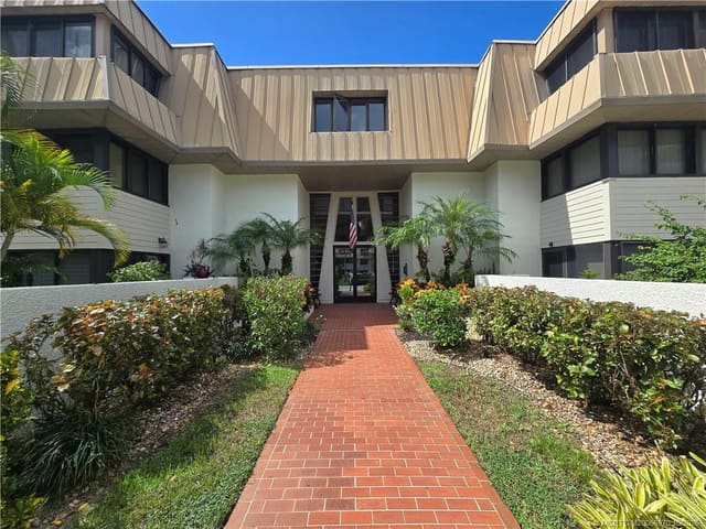 1800 SE Saint Lucie Boulevard 6-304, Stuart, FL 34996
