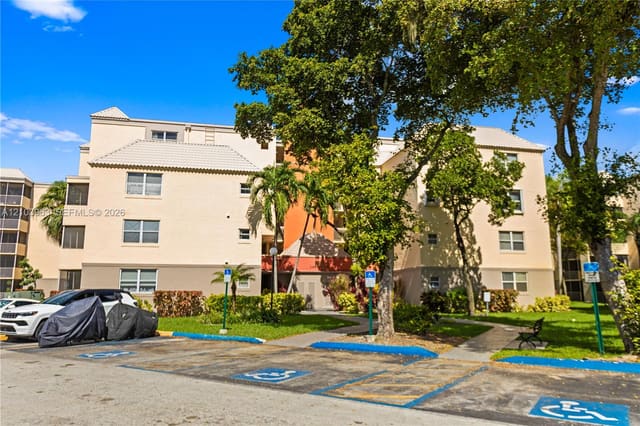 8215 Lake Drive 502, Doral, FL 33166